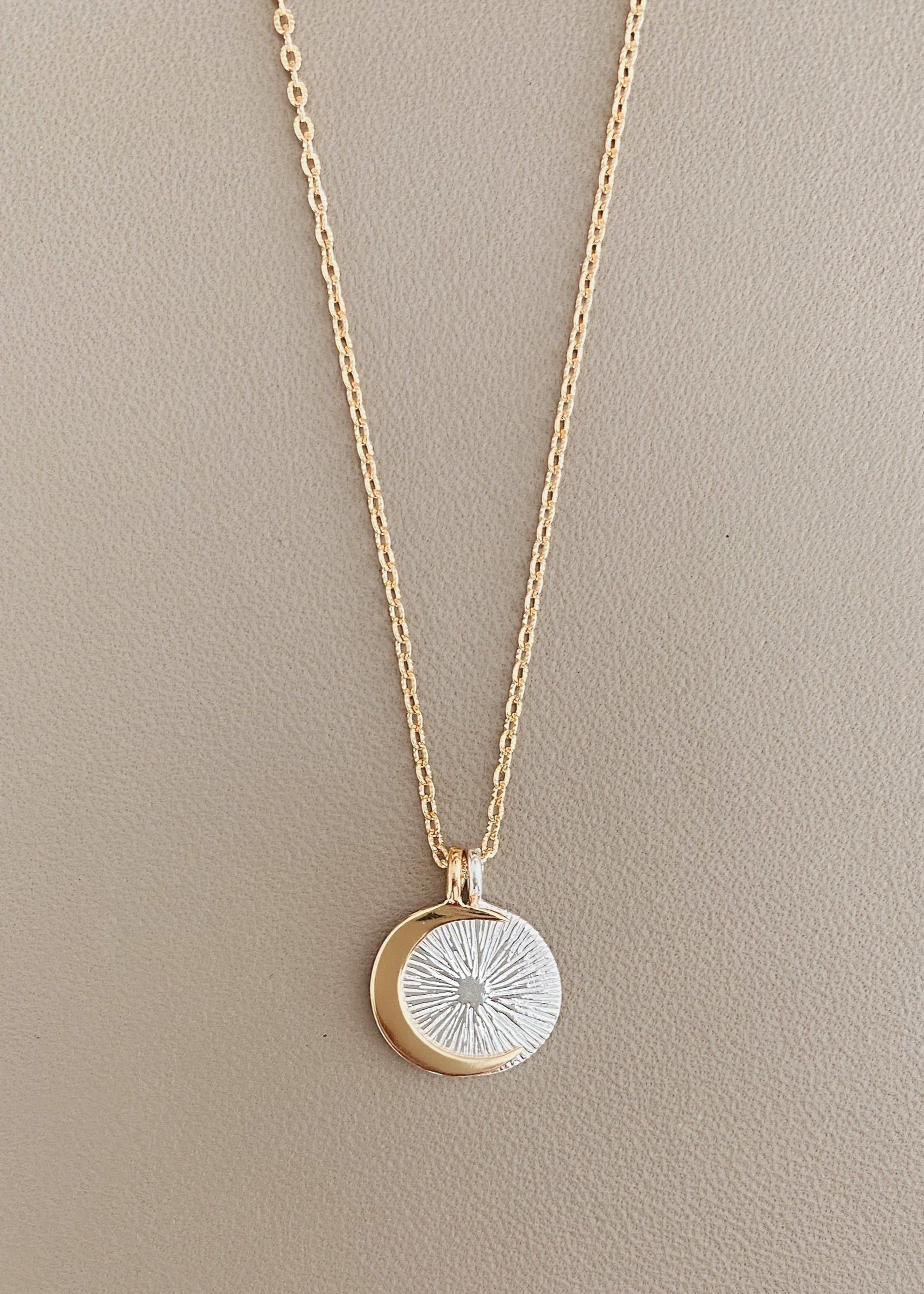 Demi Eclipse Necklace / gold