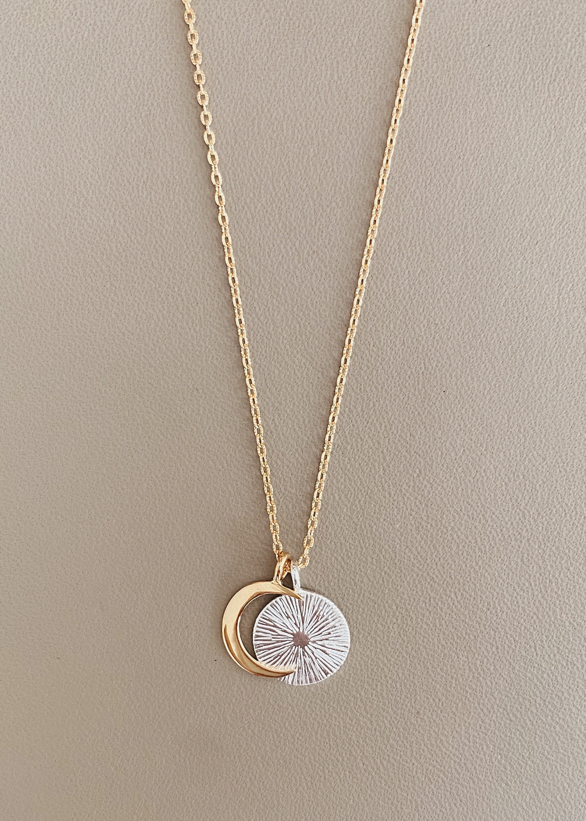 Demi Eclipse Necklace / gold
