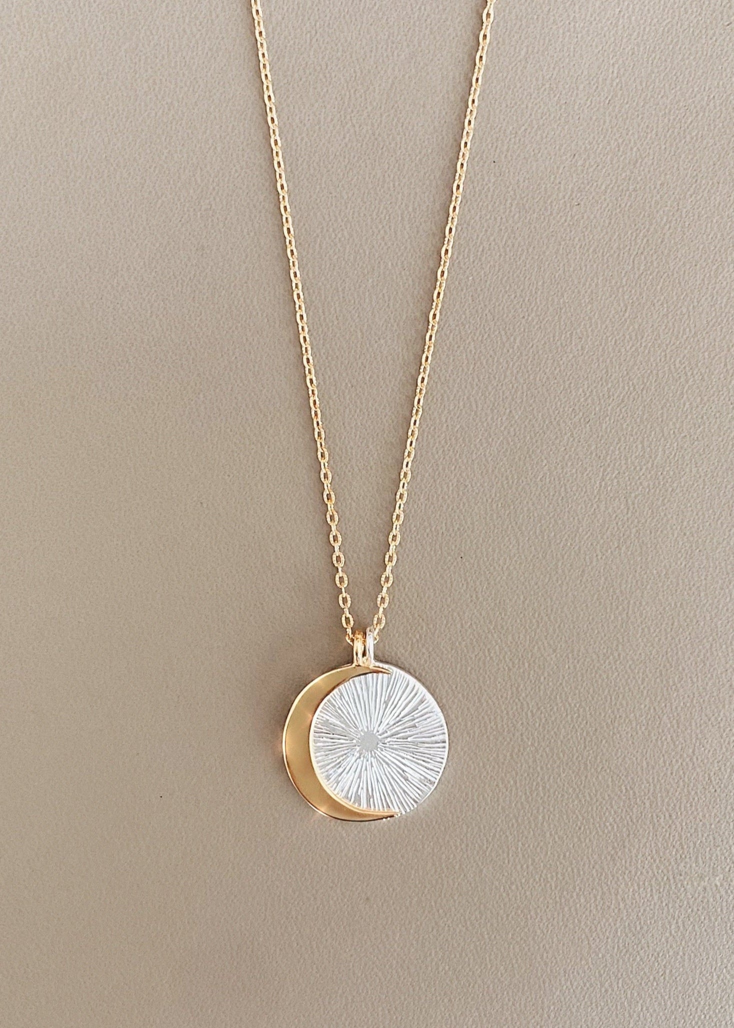 Eclipse Necklace / gold