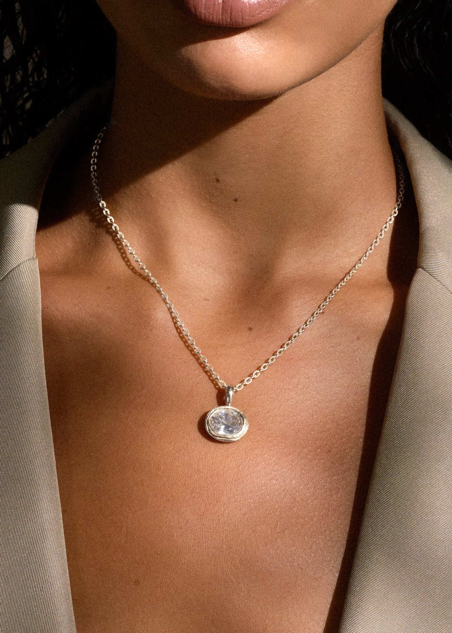 Vela Oval Pendant / silver