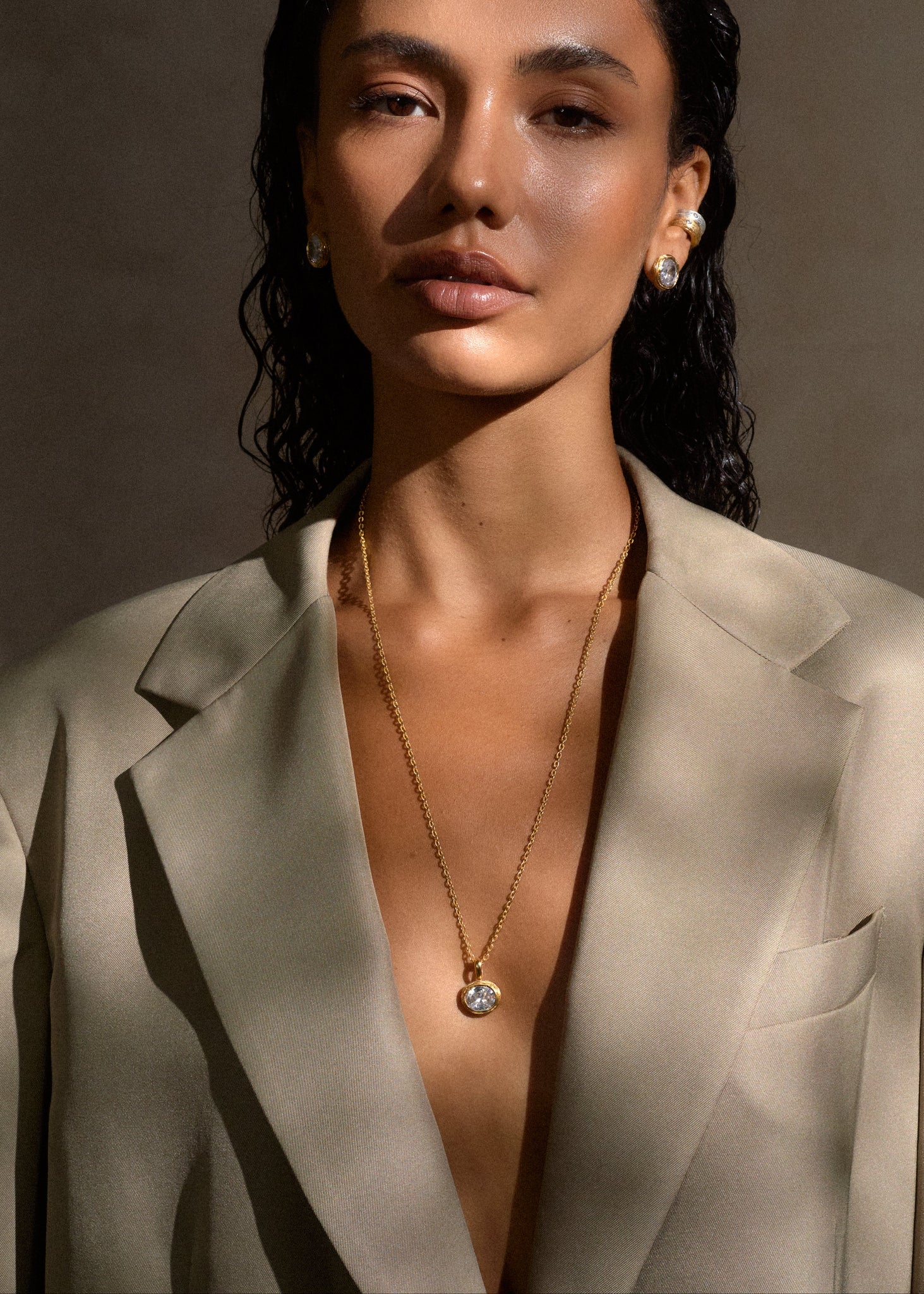 Vela Oval Pendant / gold