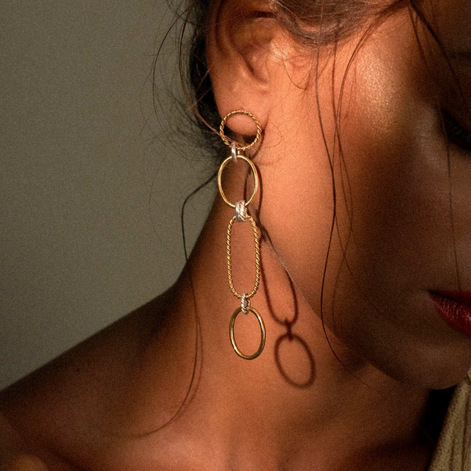 Connected Earrings / gold