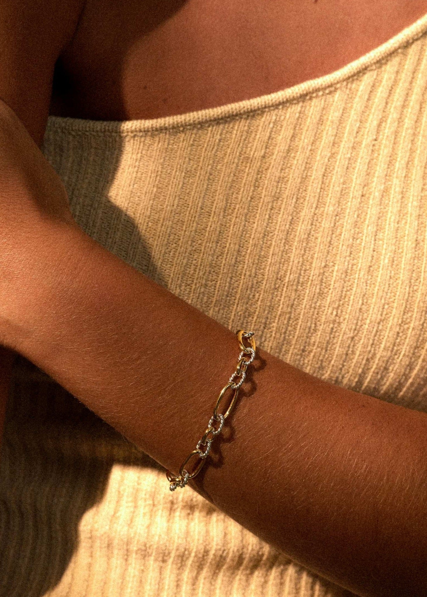 Connected Bracelet / gold