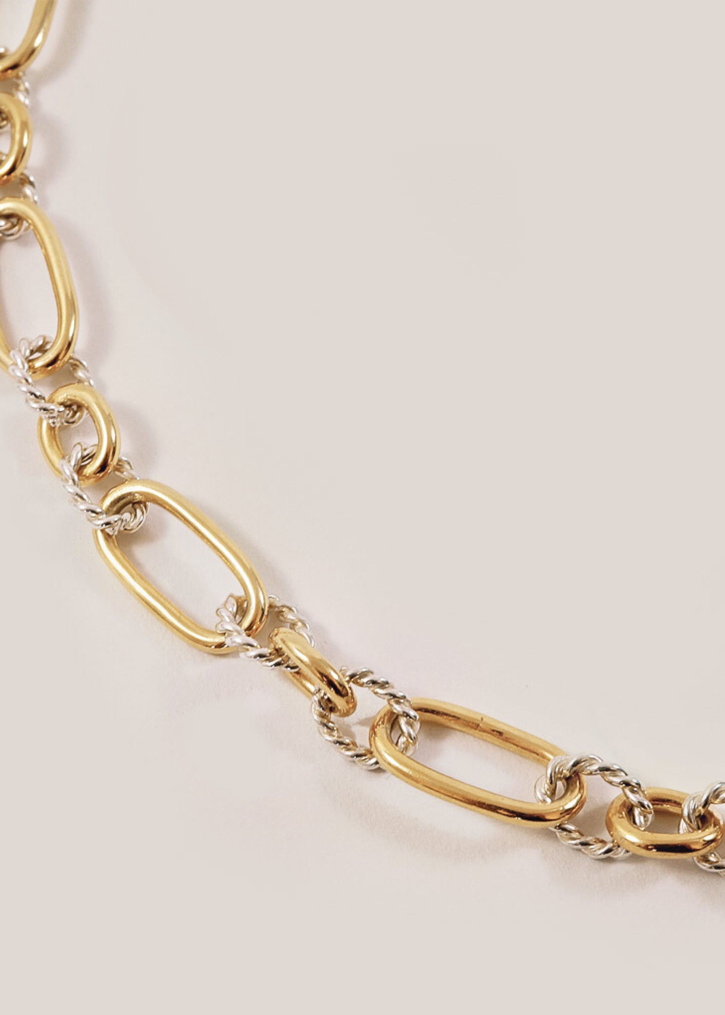 Connected Necklace / gold