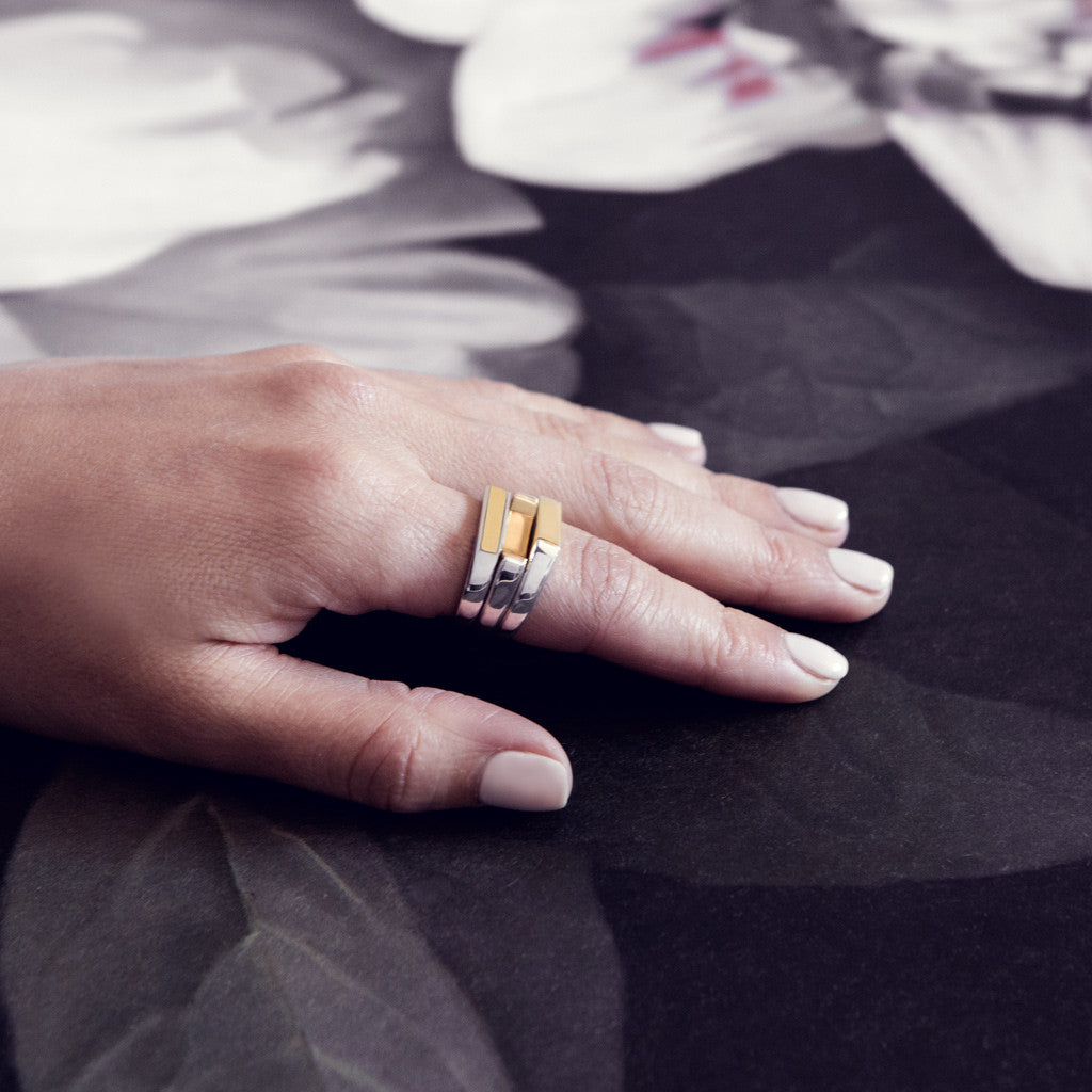 Iza Jewelry Classy Tomboy Un Deux Trois Ring Set Mixed Metal Silver Gold Dark Floral Background