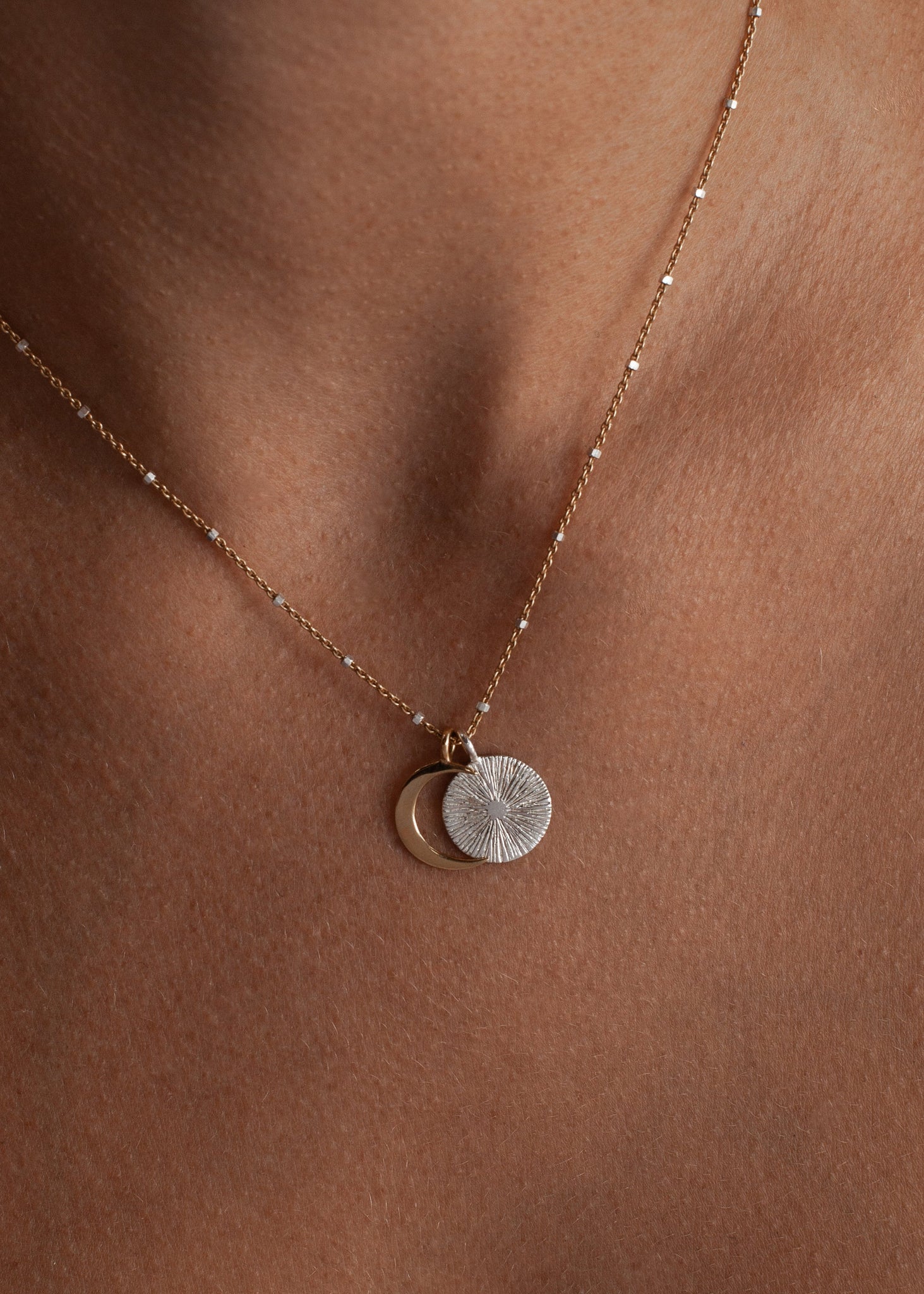 Demi Eclipse Necklace / gold