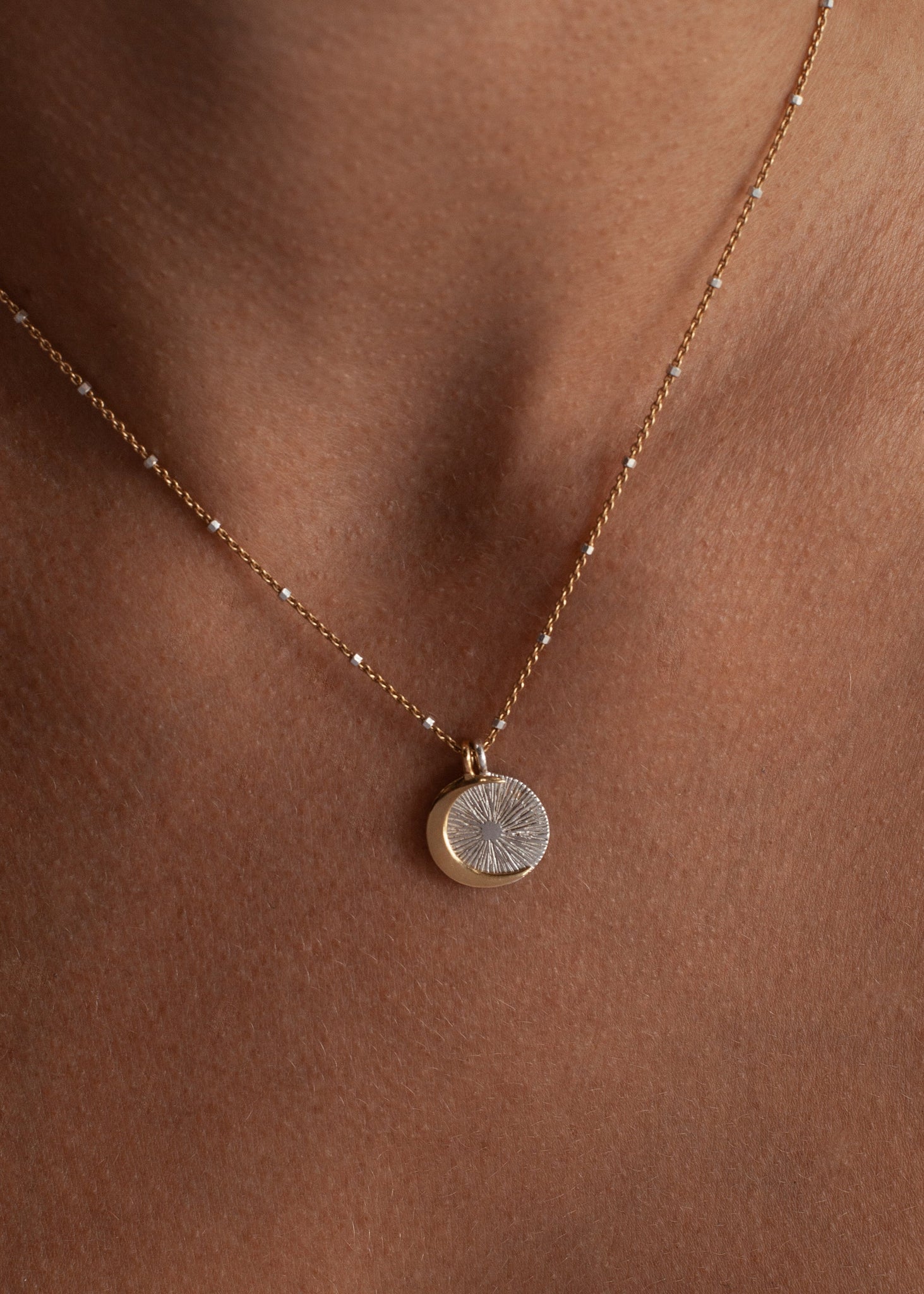 Demi Eclipse Necklace / gold
