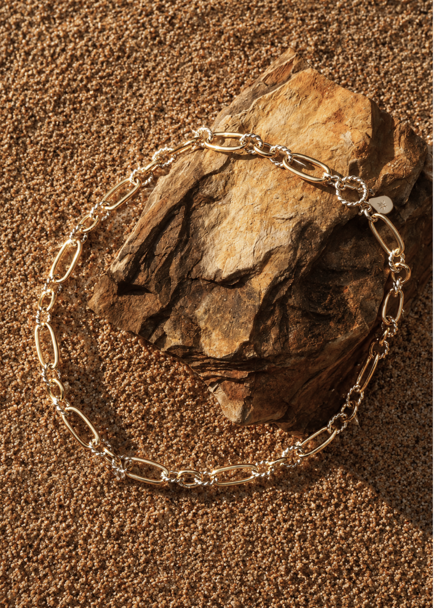 Connected Necklace / gold