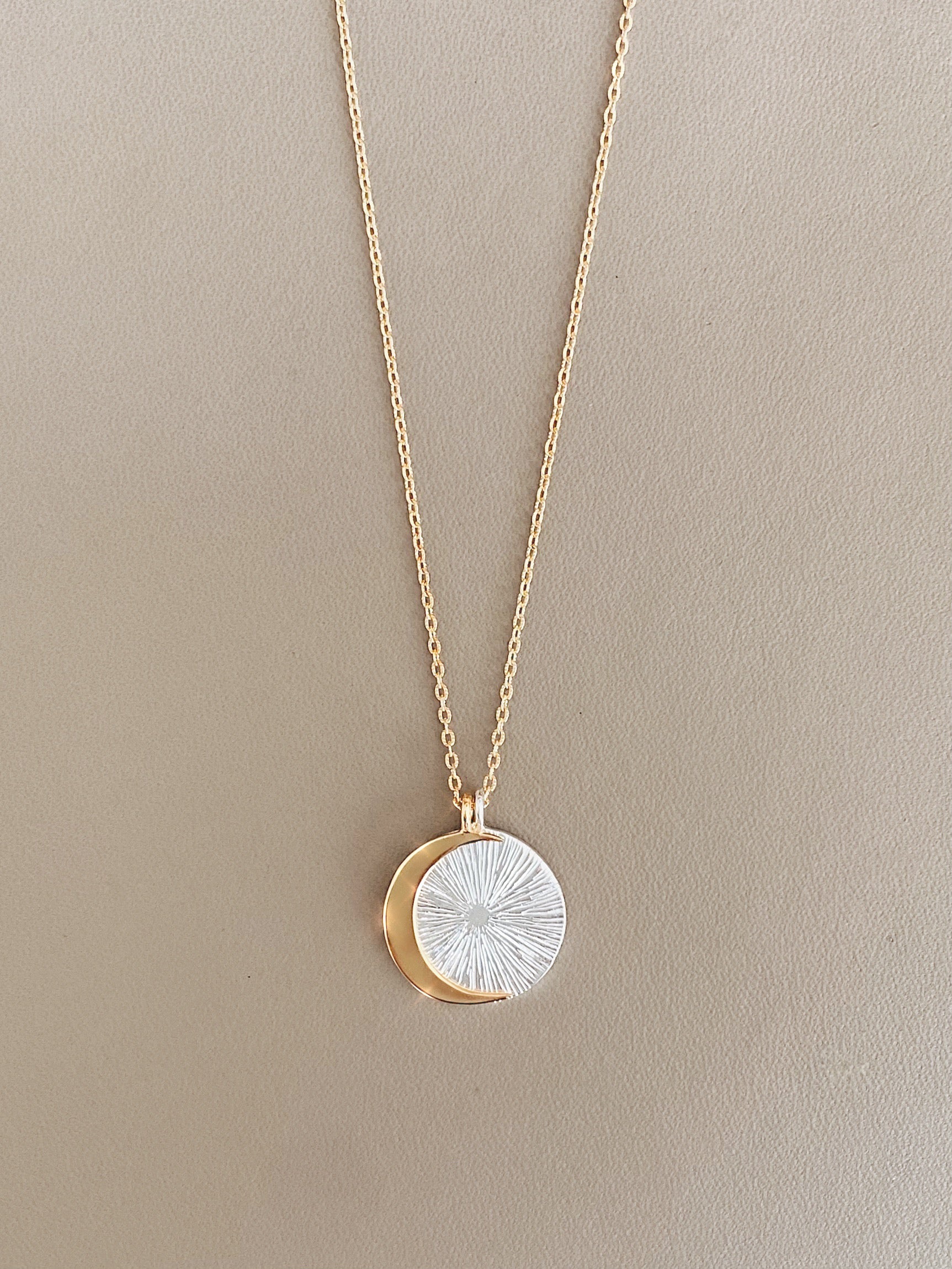 Eclipse Necklace / gold