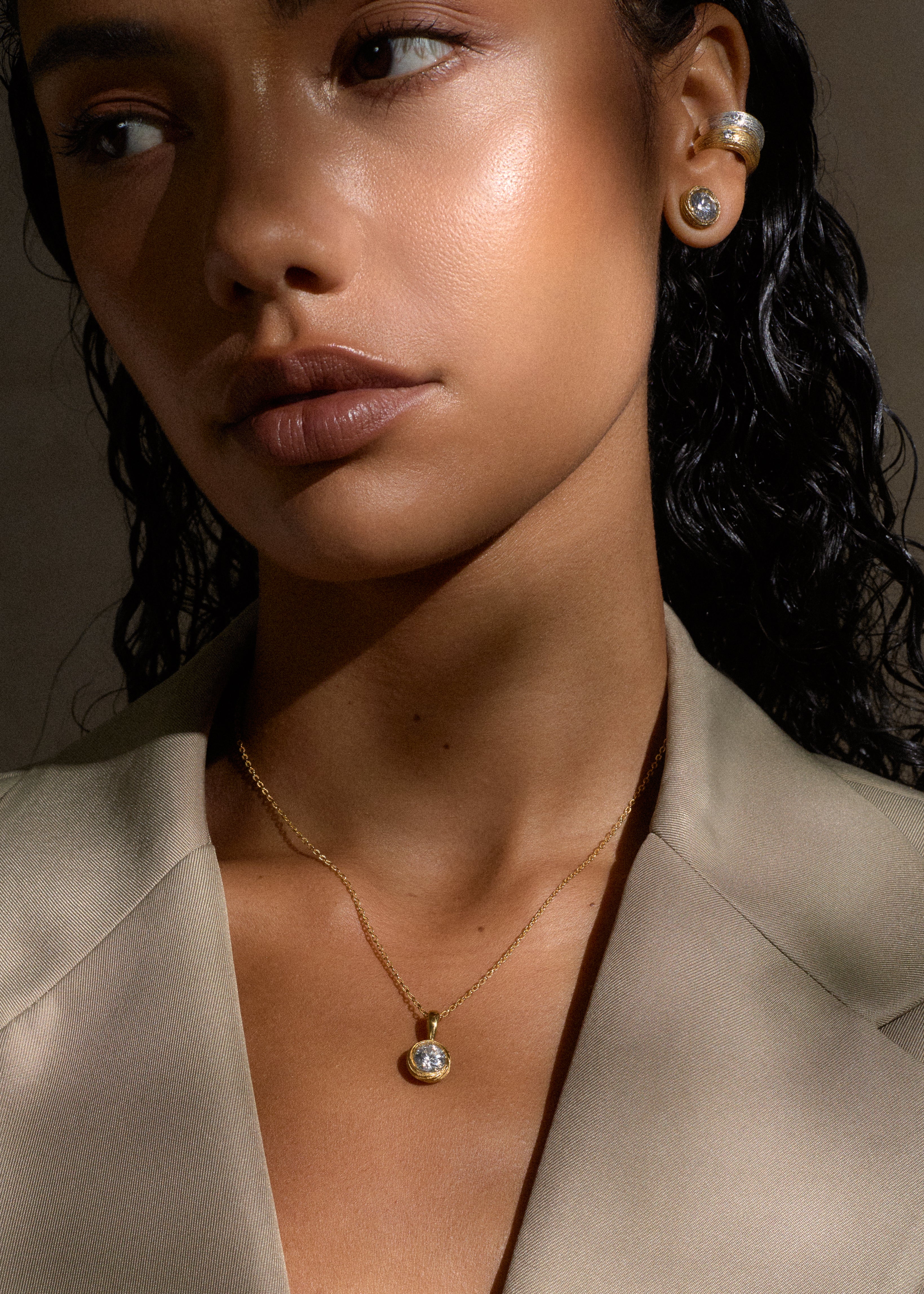 Vela Round Pendant / gold