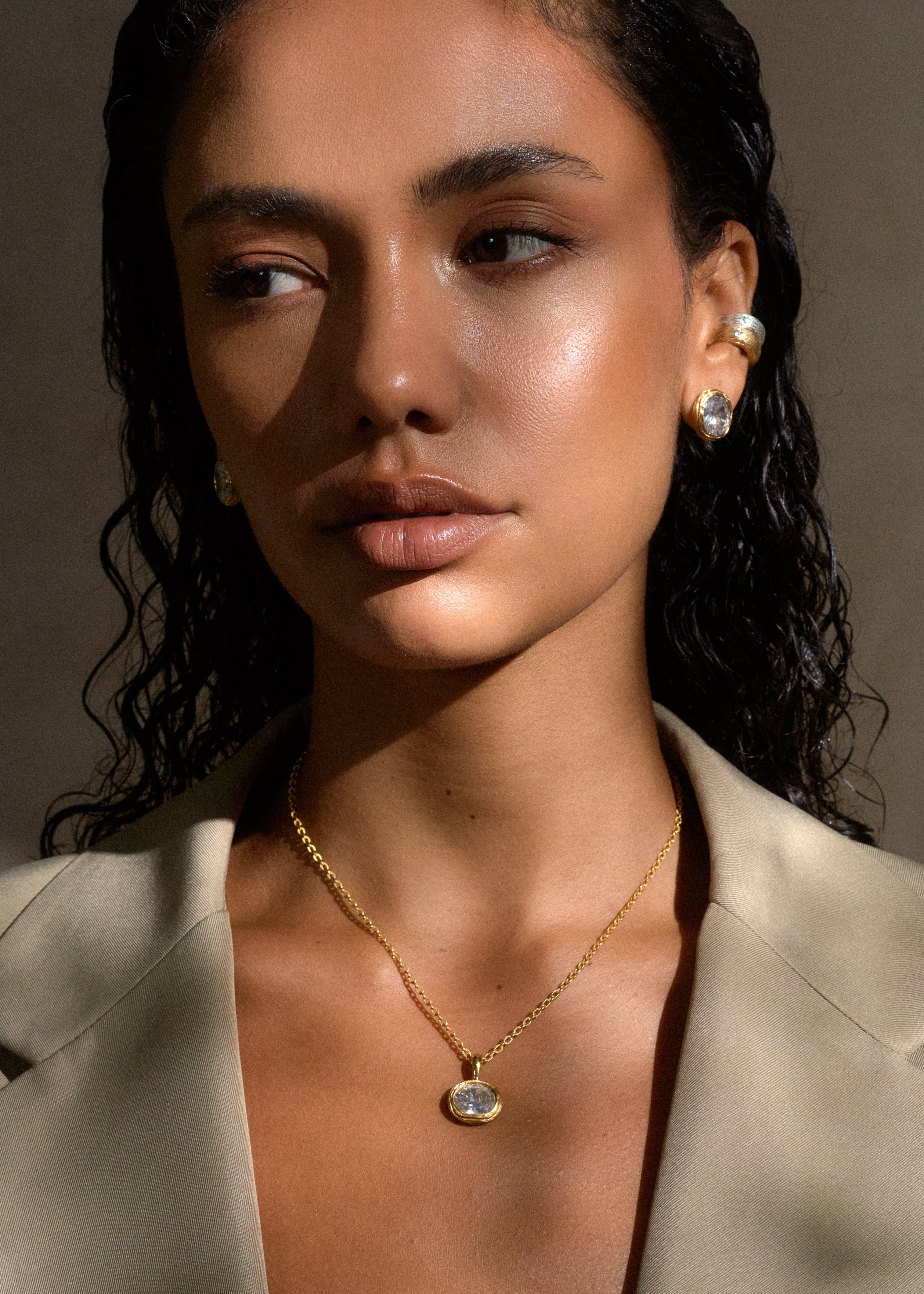 Vela Oval Studs / gold