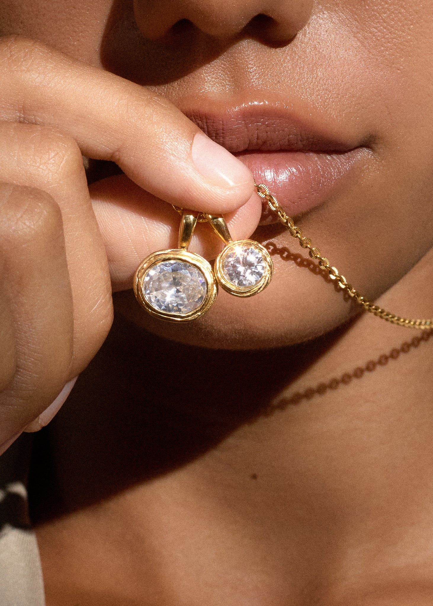 Vela Round Pendant / gold