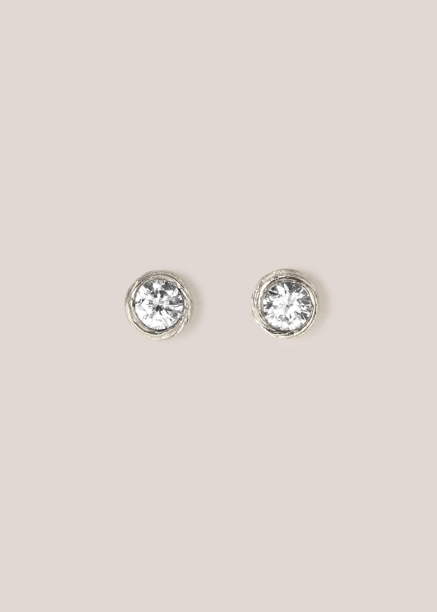Vela Round Studs / silver