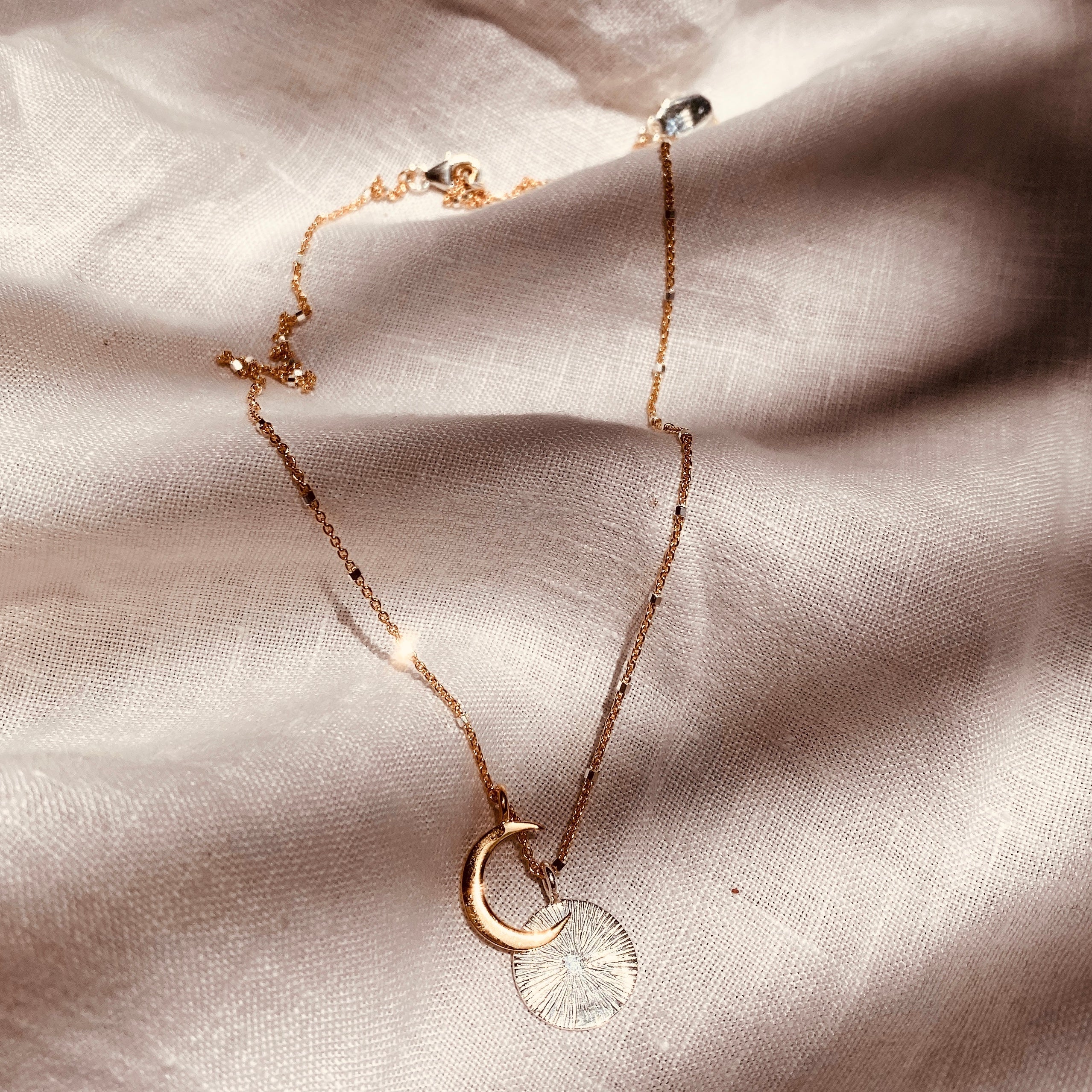Demi Eclipse Necklace / gold