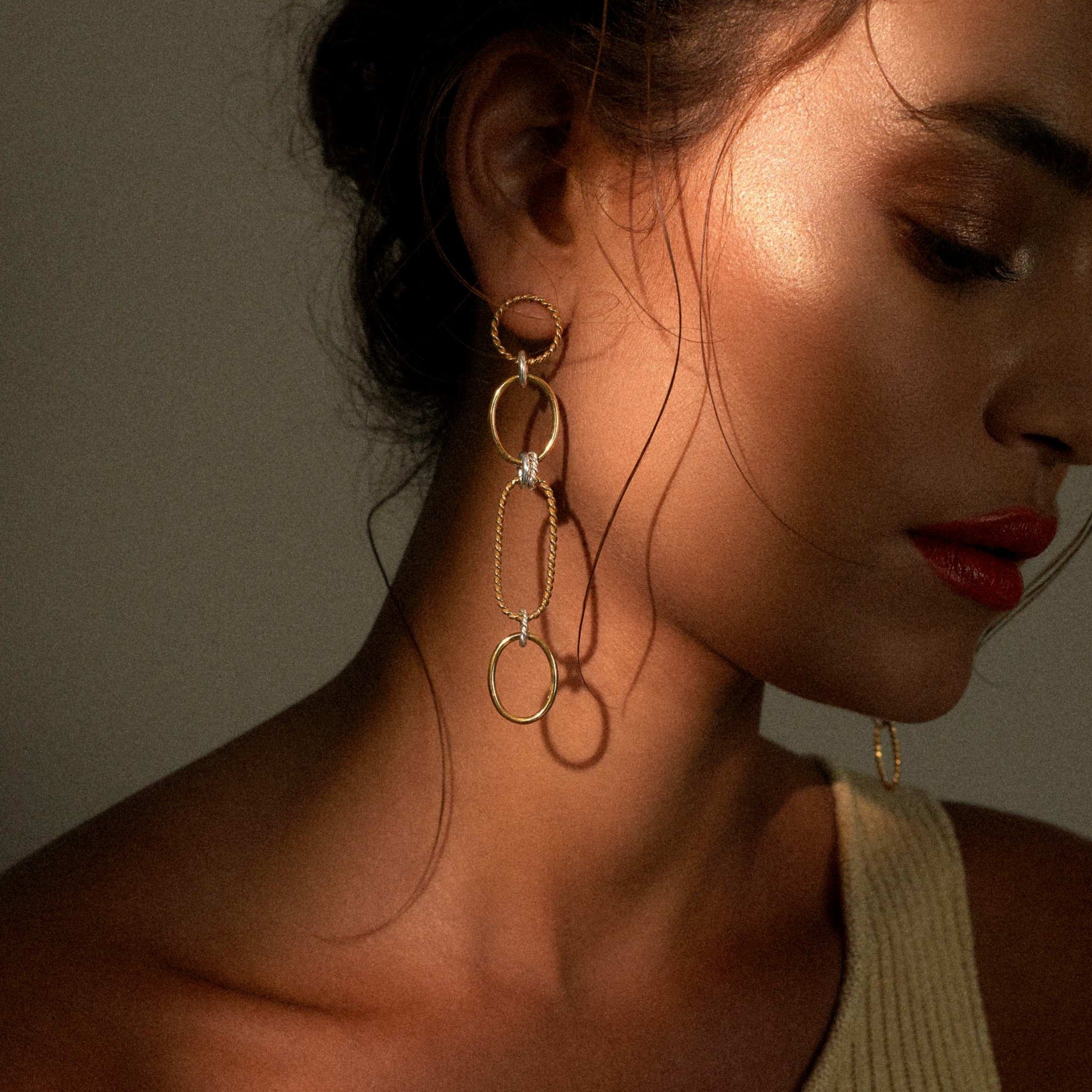 Connected Earrings / gold