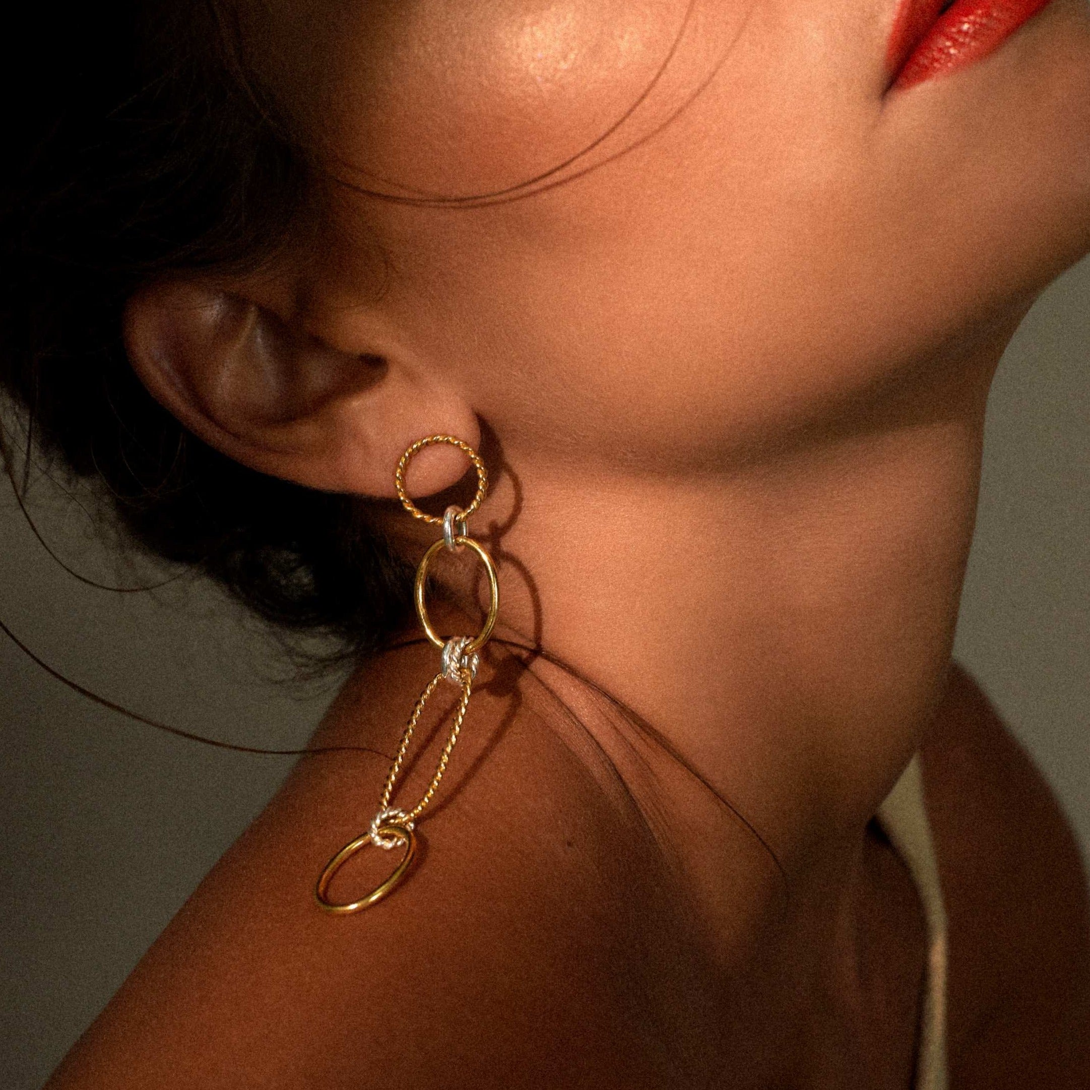 Connected Earrings / gold